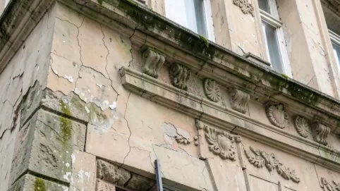 ekspertyza stanu technicznego elewacji zabytkowej kamienicy co musi zawierać