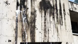 Ręczne mycie elewacji